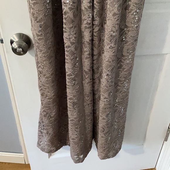 EUC women's formal dress - Picture 2 of 7